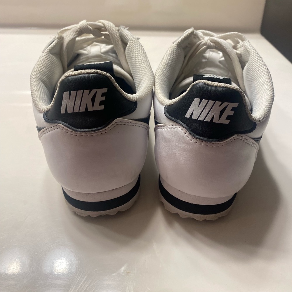 Nike - Picture 3 of 3